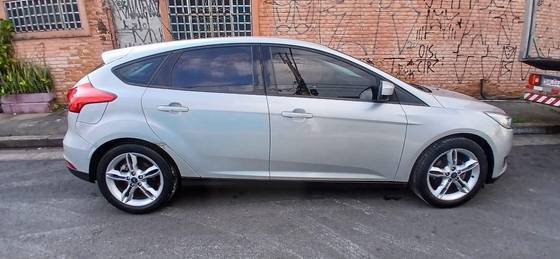 FORD FOCUS 1.6 SE 16V FLEX 4P POWERSHIFT FORD FOCUS 1.6 SE 16V FLEX 4P POWERSHIFT